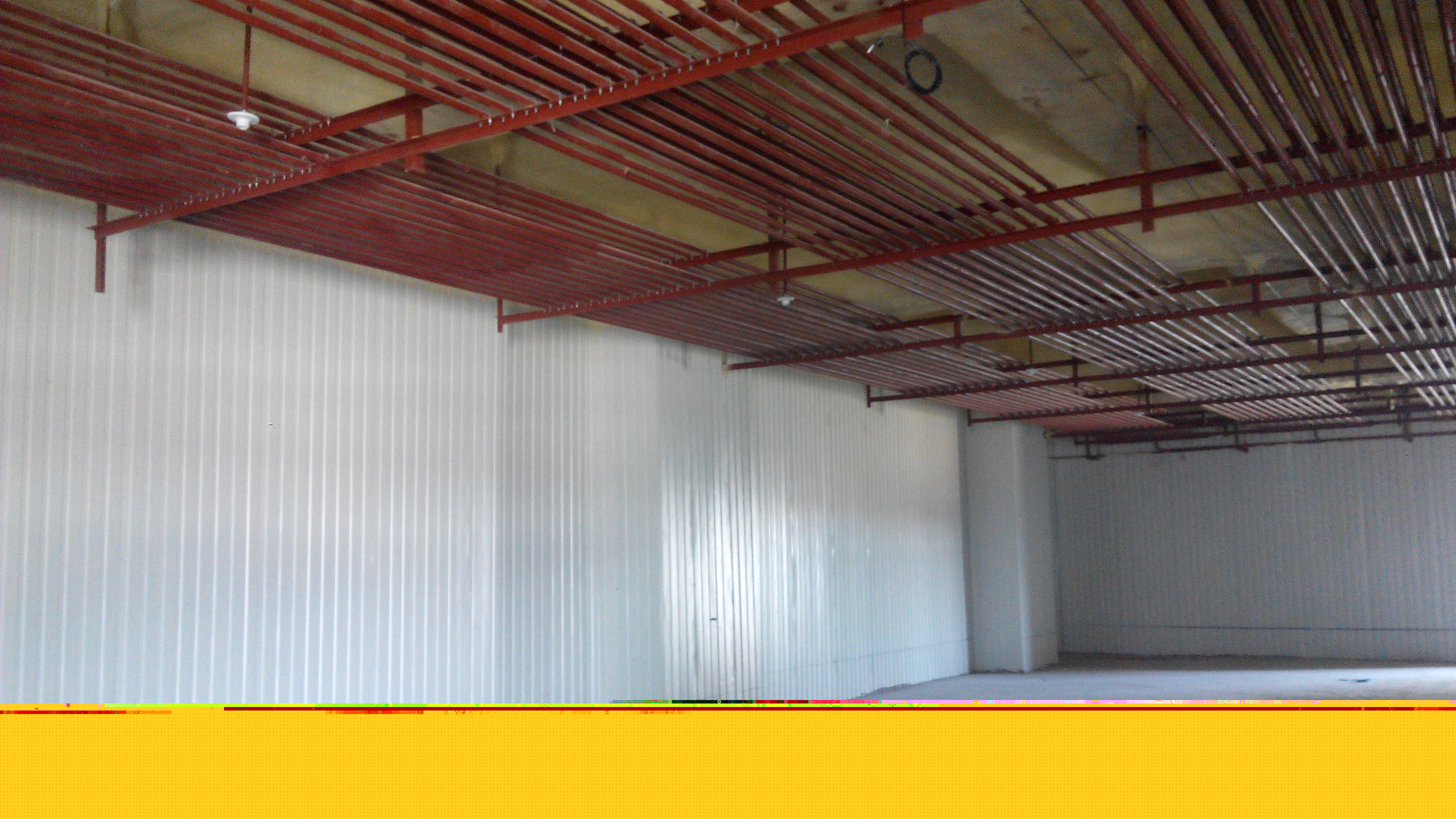 冷庫室內(nèi)聚氨酯噴涂保溫（墻面安裝彩鋼板）